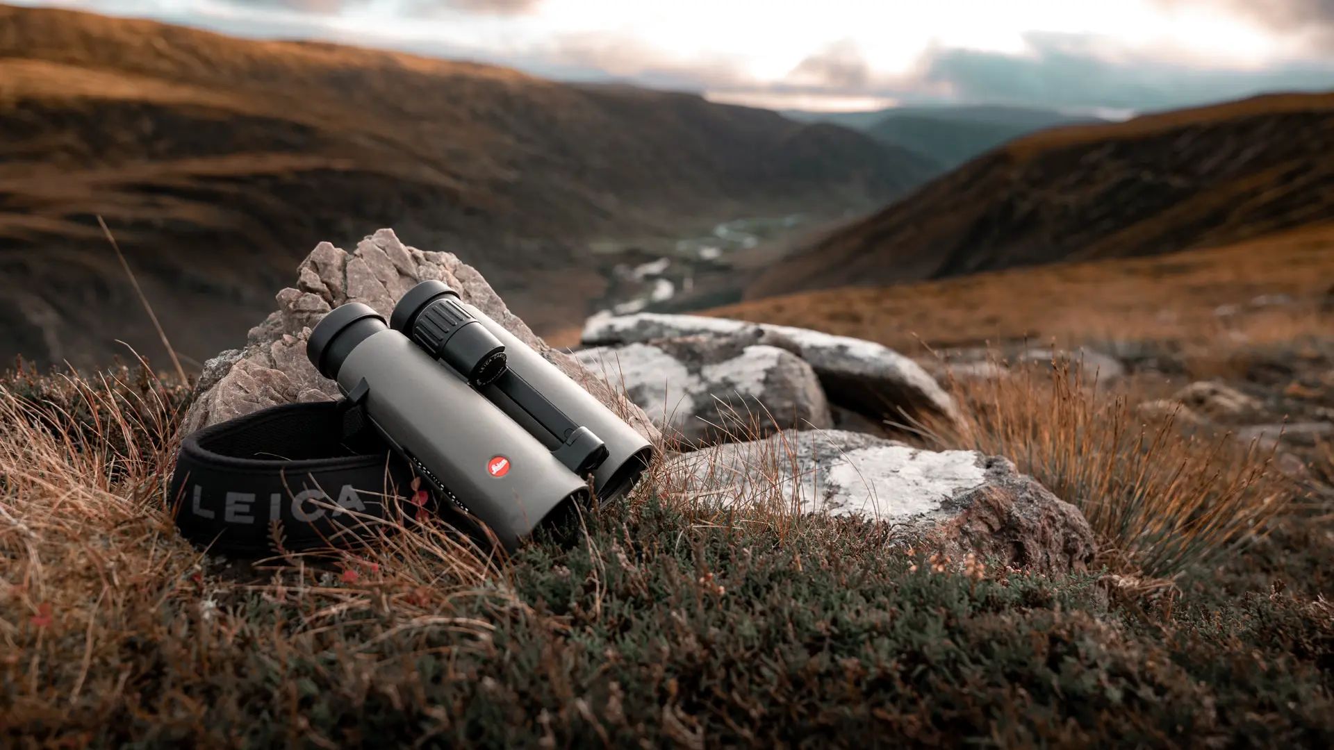 Binokļi: kā izvēlēties universālu modeli dabai un ceļojumiem Binokļi: kā izvēlēties universālu modeli dabai un ceļojumiem