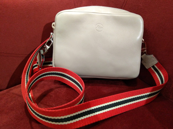 leica_18861_c_lux_leather_andrea_handbag